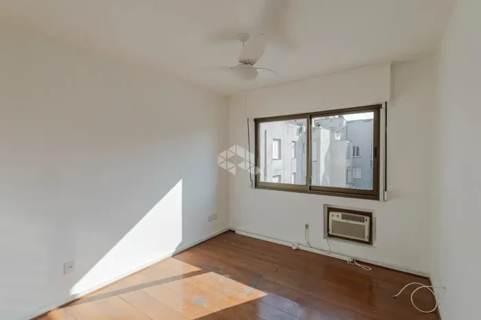Apartamento de 02 dormitórios sendo 1 suite e 1 vaga