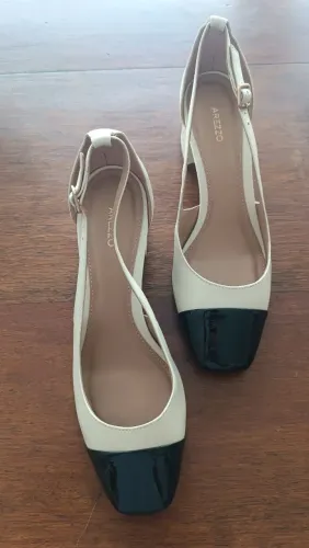 Scarpin Arezzo Bicolor Elegante - Tam 35 - Salto Confortável