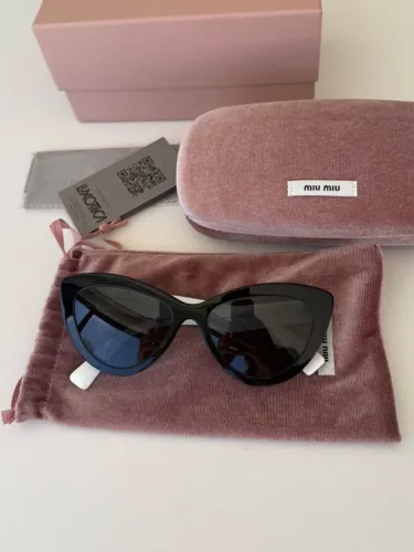 óculos de sol miu miu gatinho preto