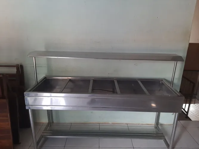 Vendo self service super conservado
