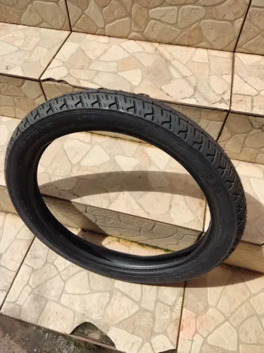Vendo pneu Remoldado dianteiro 90/90-18 novo