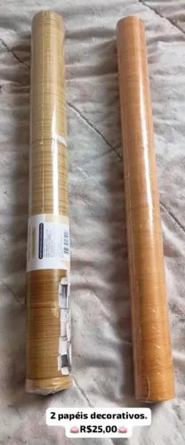 PAPEL DECORATIVO. 2 ROLOS. DE 5M X 45CM. CADA UM DE UMA COR. NOVOS. Para móveis, paredes
