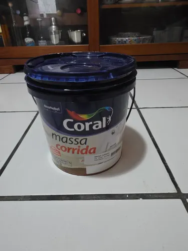 Vendo Balde de Massa Corrida Coral