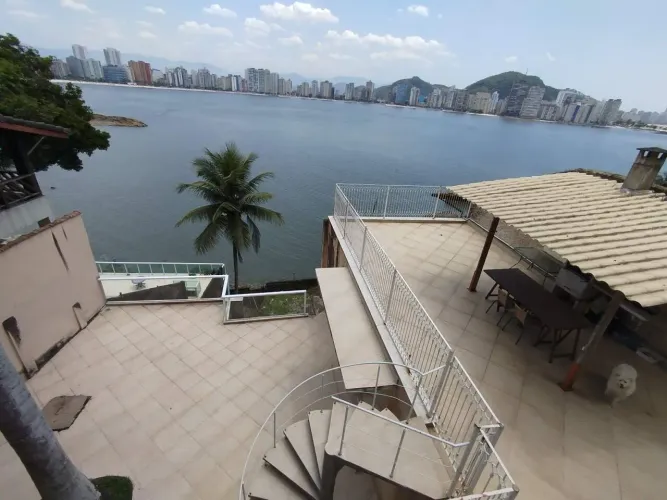 Casa de Alto Padrão Frente Mar no Parque Prainha, São Vicente Luxo e Exclusividade