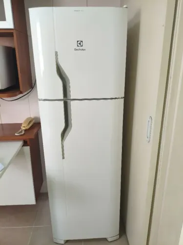 Geladeira Electrolux Branca 270 litros FrostFree