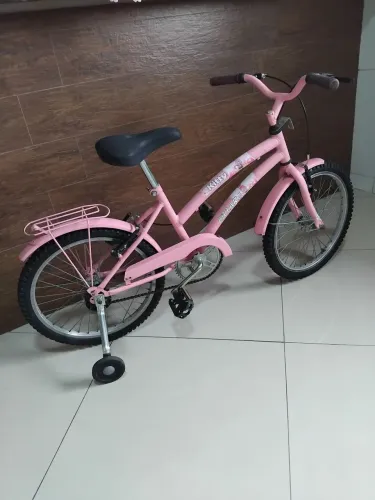 Bicicleta infantil aro 20 com rodinhas laterais