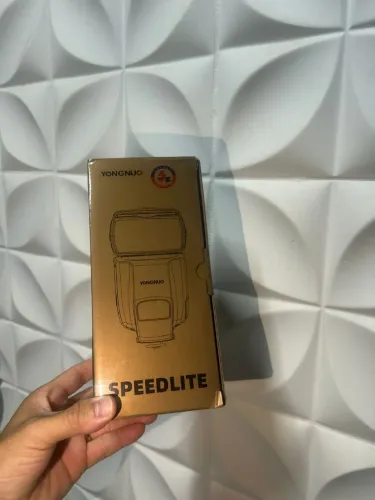 Comprei o produto, porém não serve na minha câmera pois é da Nikon e minha câmera é Canon.