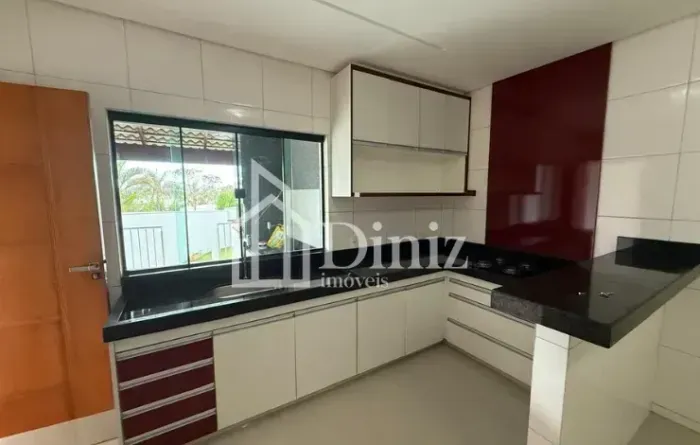 Sobrado em condomínio fechadopara venda com 235m2com 3 quartos, sendo 2 suítes