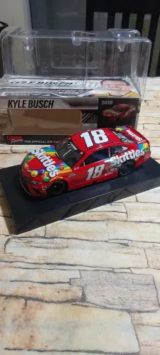 Miniatura Nascar Kyle Busch 
