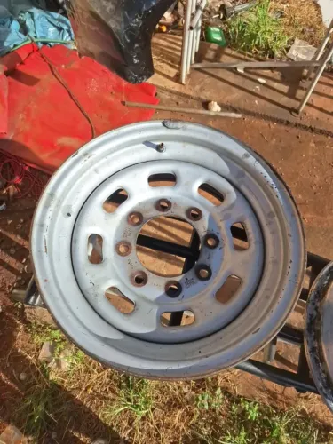Roda Ferro Aro 16 8 furos F 250