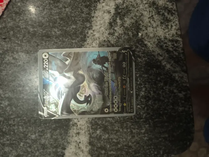 Figurinha pokémon lugia V