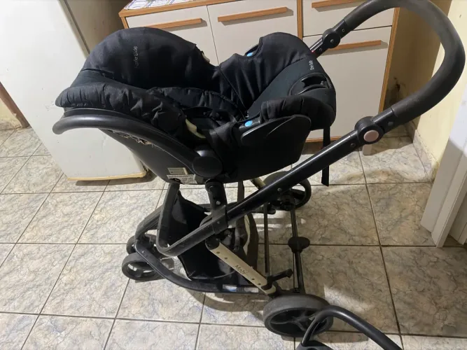 Carrinho de bebê + Moisés + bebê conforto