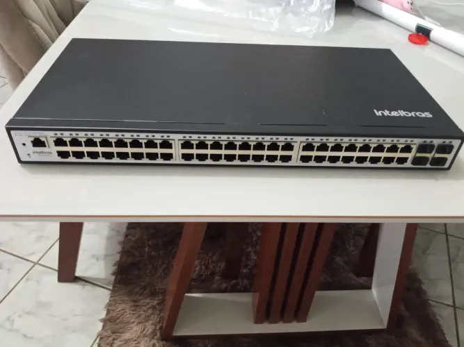 Switch gerenciável de 48 portas intelbras