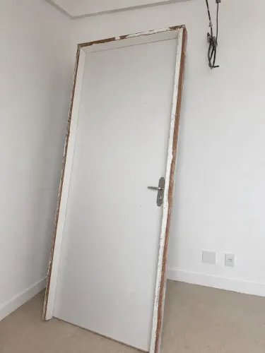 Portas novas nunca utilizadas.