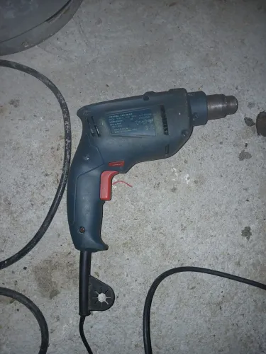 Furadeira Bosch pequena 