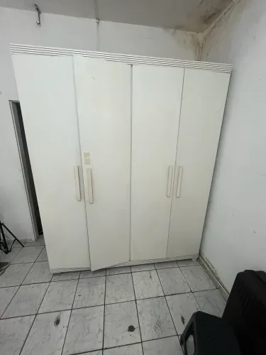 Guarda-roupa branco em excelente estado!