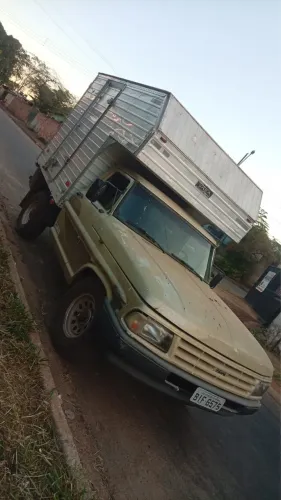 Caminhonete F1000