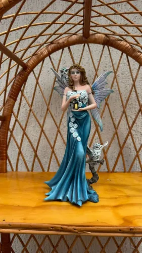 Escultura Fada com Corujas e Lanterna 29cm Decorativa