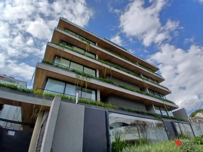 Apartamento novo com 03 suítes à venda em Curitiba