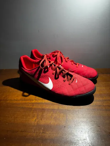 Chuteira Nike society vermelho 41