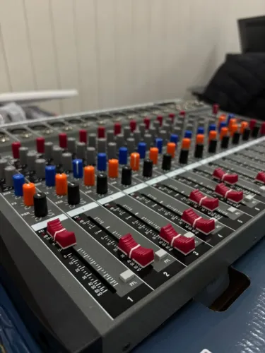 Mesa de som Vedo SMC 12 Canais - Console de Mixagem Profissional