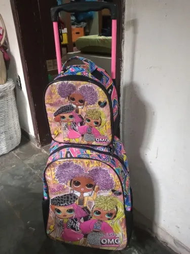 Kit mochila escolar infantil com rodas + lancheira térmica LOL O.M.G.