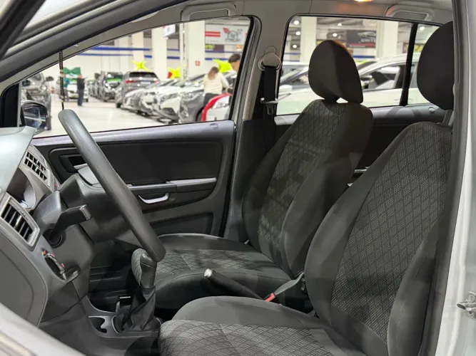 Volkswagen Fox Trendline 1.0 Flex 12V 5P 2015