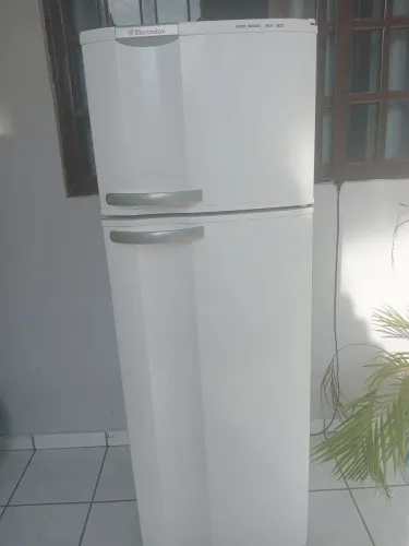 Geladeira Eletrolux D34