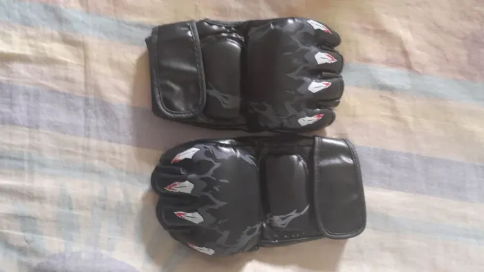 Luva de MMA Usada - Ótimo Estado