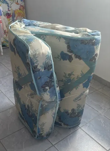 Vendo colchão de solteiro usado