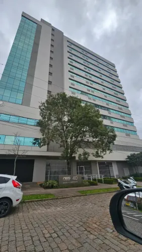 Sala comercial com 46 metros e uma vaga de garagem esquina Assis Brasil e próximo ao aerop