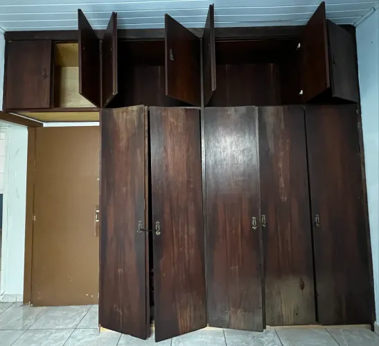 Guarda-Roupa Antigo em Madeira Maciça 3,50m - Excelente Estado