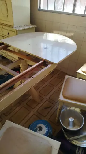 VENDO MESA RÚSTICA ÓTIMA QUALIDADE MADEIRA LEGÍTIMA MESA GRANDE E AUMENTA 40 CM A MAIS COM