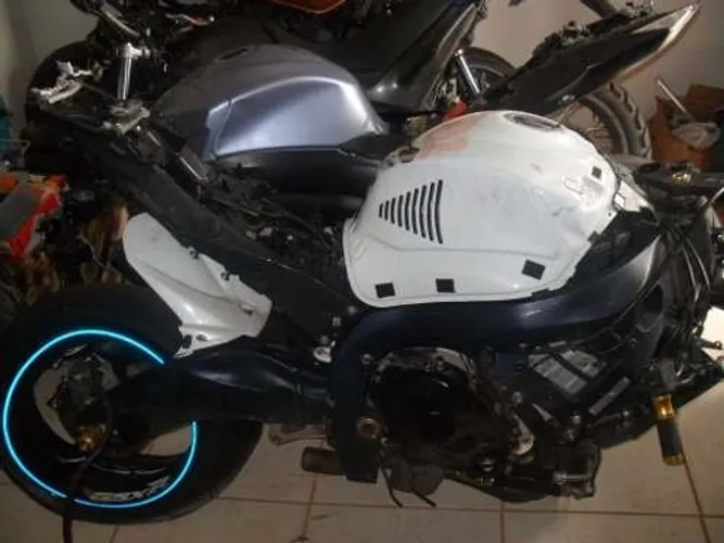 Sucata de moto para retirada de peças GSX 1000r 2011