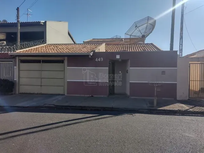 Sobrado à venda no Jardim Nova Época, Araraquara: 4 dormitórios, suíte, e muito mais!