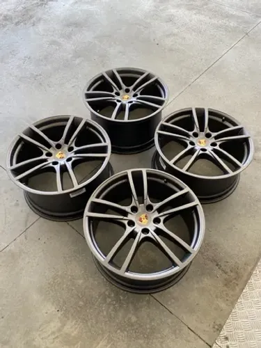 Rodas Porsche Cayenne GTS Grafite Semi-Brilho 5x130 - 21x9,5 com 21x11