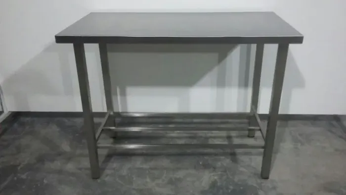 Mesa industrial em inox com 70cm de comprimento - nova direto de fabrica