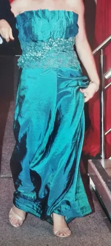 Vestido de festa de tafetá, usado apenas uma vez.R$ 170