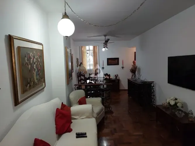Excelente apartamento na Rua Uruguai, 3 quartos, 2 salas, DCE, 112m², entrar e morar.