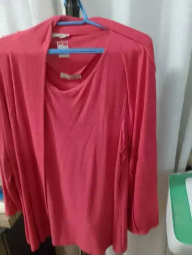 Conjunto de Blusa e Casaco Vermelho. CRIATFF NOVINHO