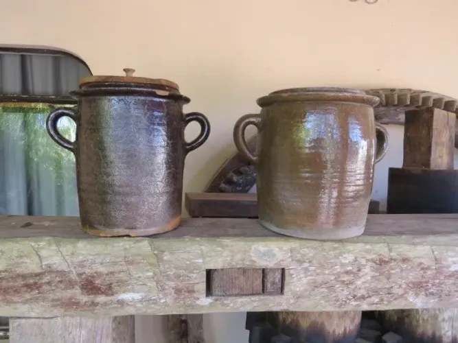 Antigos potes de Barro