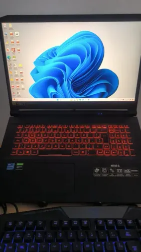 Acer Nitro 5 i7-11800H 144hz GTX 1650 16GB RAM