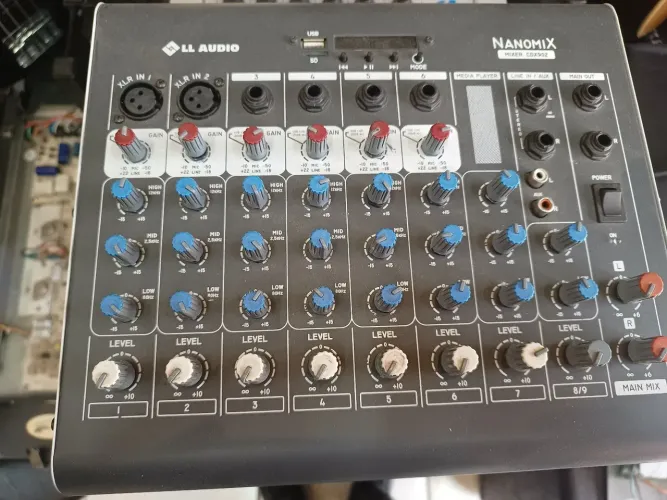 Mesa de som LL Áudio Nanomix 8 canais com pendrive e xlr 