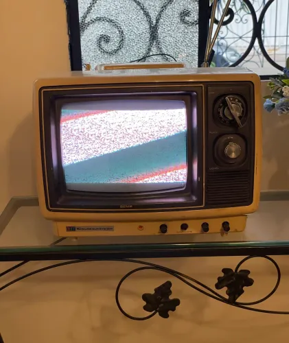 TV portátil retrô SEMP anos 70/80 - colecionável vintage