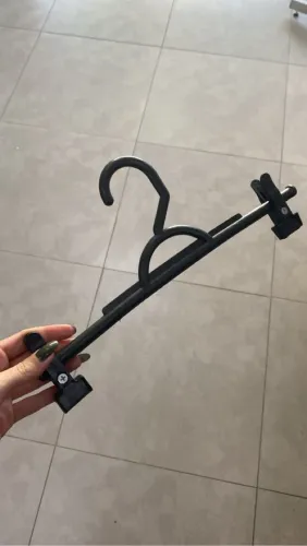 Cabide saia plástico preto 