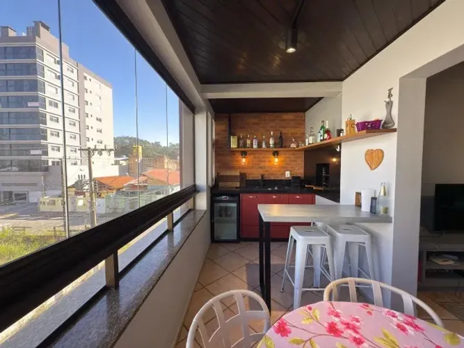 Apartamento em Laguna, Mar Grosso, 4 Quartos, Mobiliado, 150 metros da Praia.