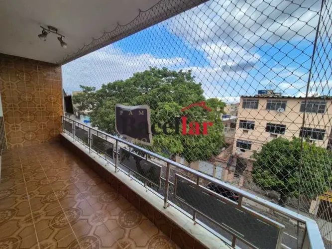 Apartamento : / Residencial / Olaria