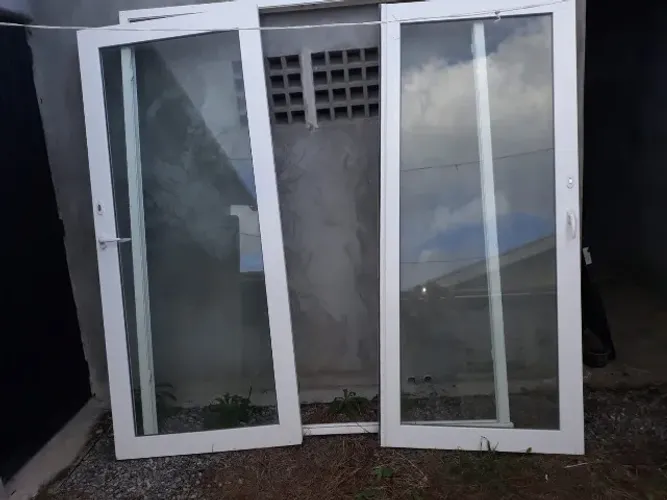 Porta Balcão de correr Claris 1,76x2,14m com 2 Portas Deslizantes de Vidro.