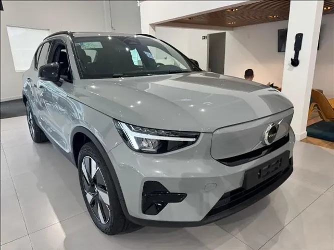 Volvo EX40 Plus P6 (elétrico) 2026