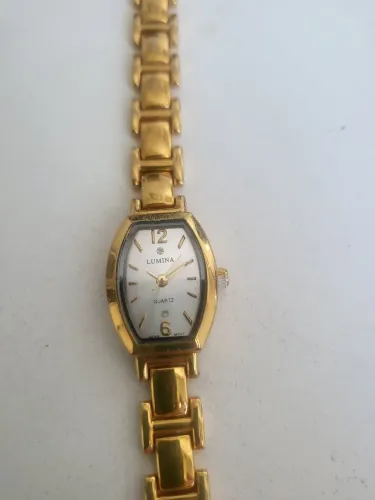 Relógio Lumina Dourado - Elegância e Estilo!